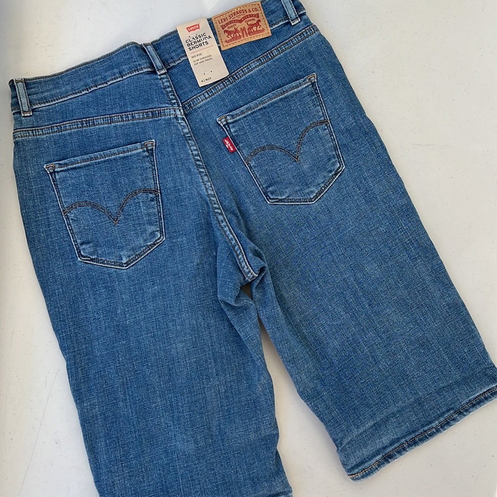Levi’s Classic Bermuda Shorts (size 4/27) - Picture 2 of 6